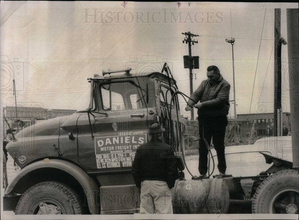 1967 Union Members Slashing Hoses Terminal - Historic Images