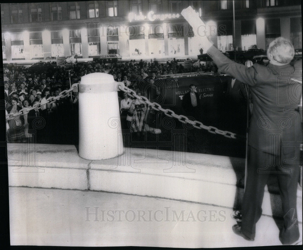 1961 Clyde Meadows Addresses Youth Crowd - Historic Images