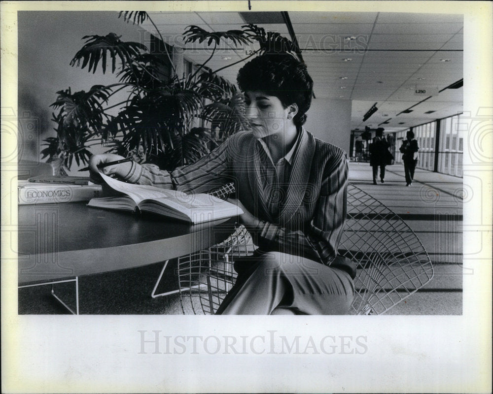 1984 Student Maraine Valley Sabre Room - Historic Images