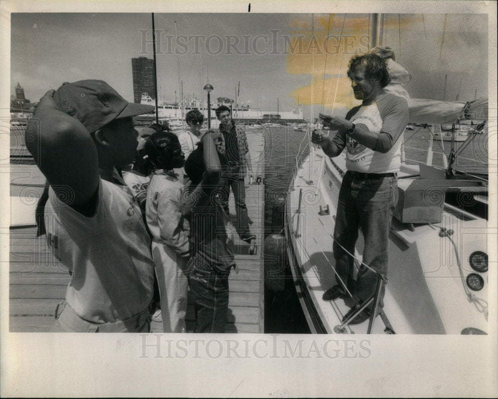 1984 Joe Collins sailing with kids - Historic Images