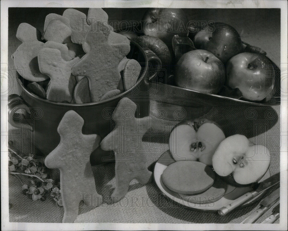 1966 Ginger bread boy a Christmas dish. - Historic Images