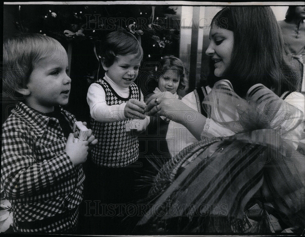 1973 Rosana di Benedette Plays La Befana - Historic Images