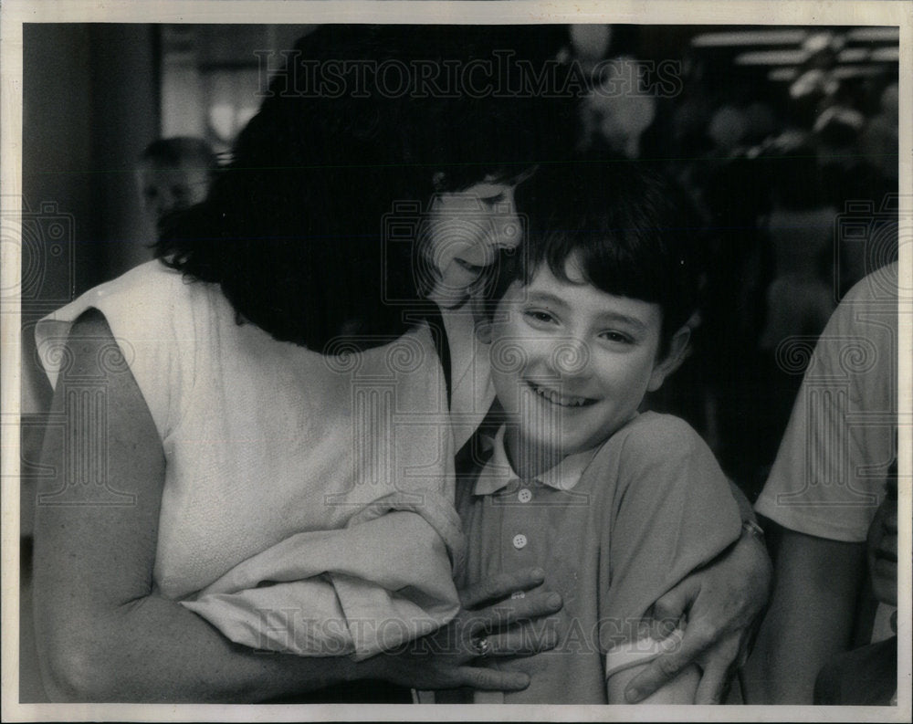 1988 Sheila Gallas of Lockport hugs Michael - Historic Images