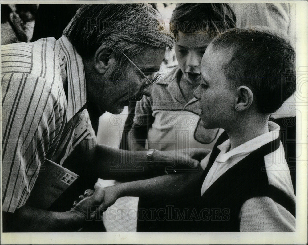 1983 Bobby Fields Greeted - Historic Images