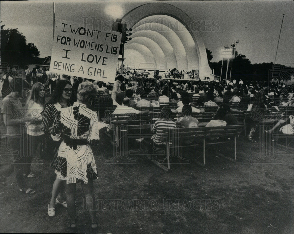 1970 Women&#39;s Lib Rally Grant Park - Historic Images