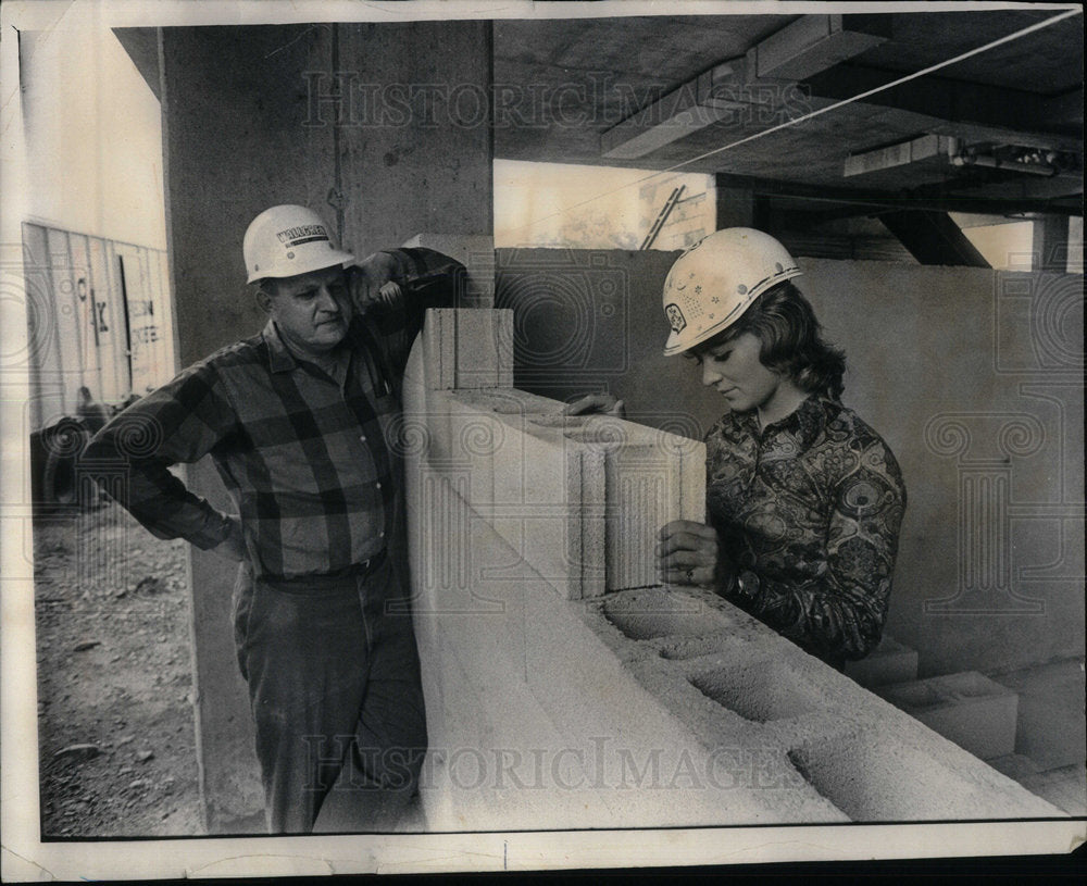 1972  Jackie Velker female bricklayer - Historic Images