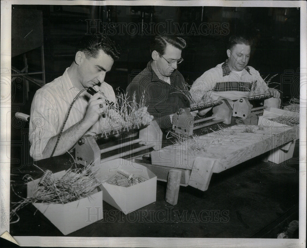 1952 assembling plugs electronic equipment - Historic Images