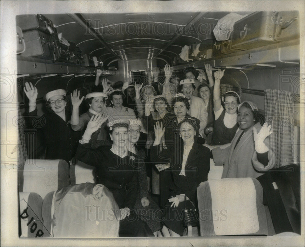 1956 Members of PTA special off to Peoria. - Historic Images