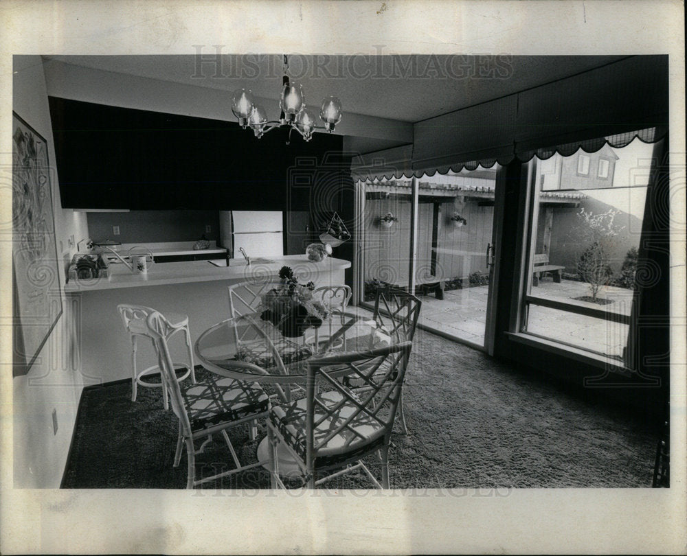 1974 windows Countrywood private courtyard - Historic Images