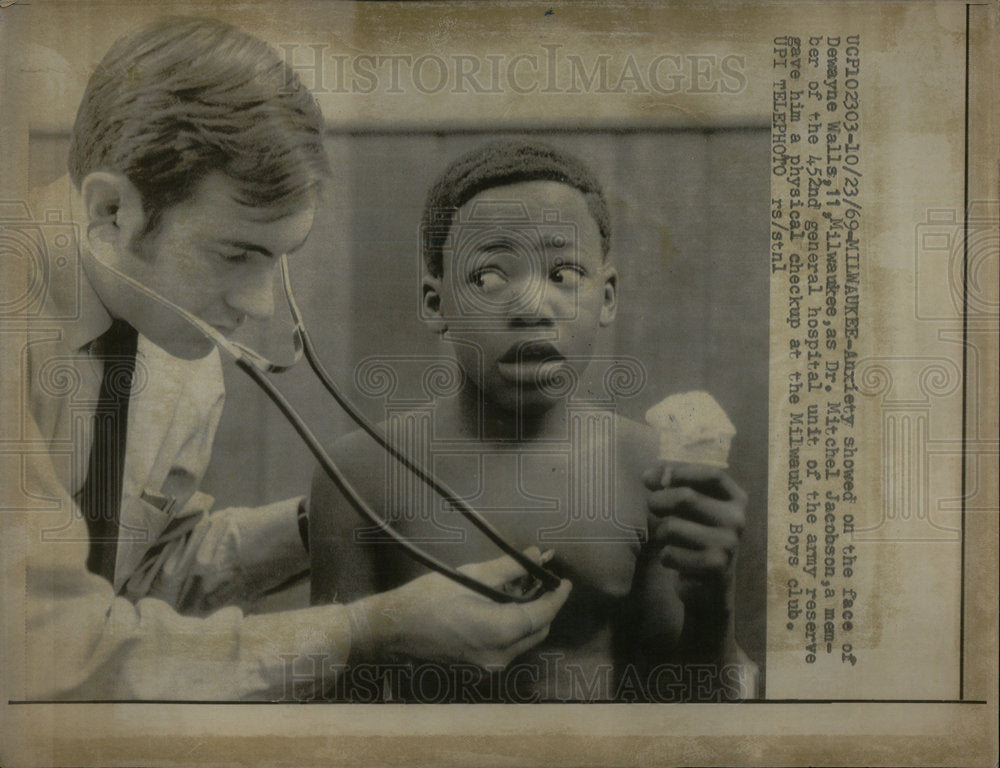 1969 Boys Club Provides Annual Physicals - Historic Images