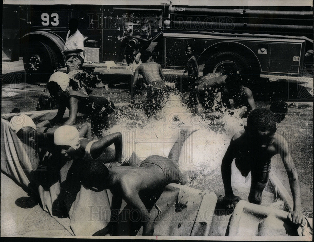 1970 Children Playing In Fire Hydrant Water - Historic Images