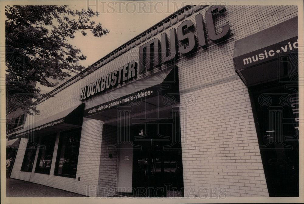 1994 Chain Music Retail - Historic Images