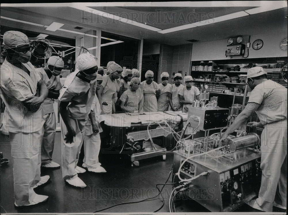 1967 High School Students Visit Med Center - Historic Images