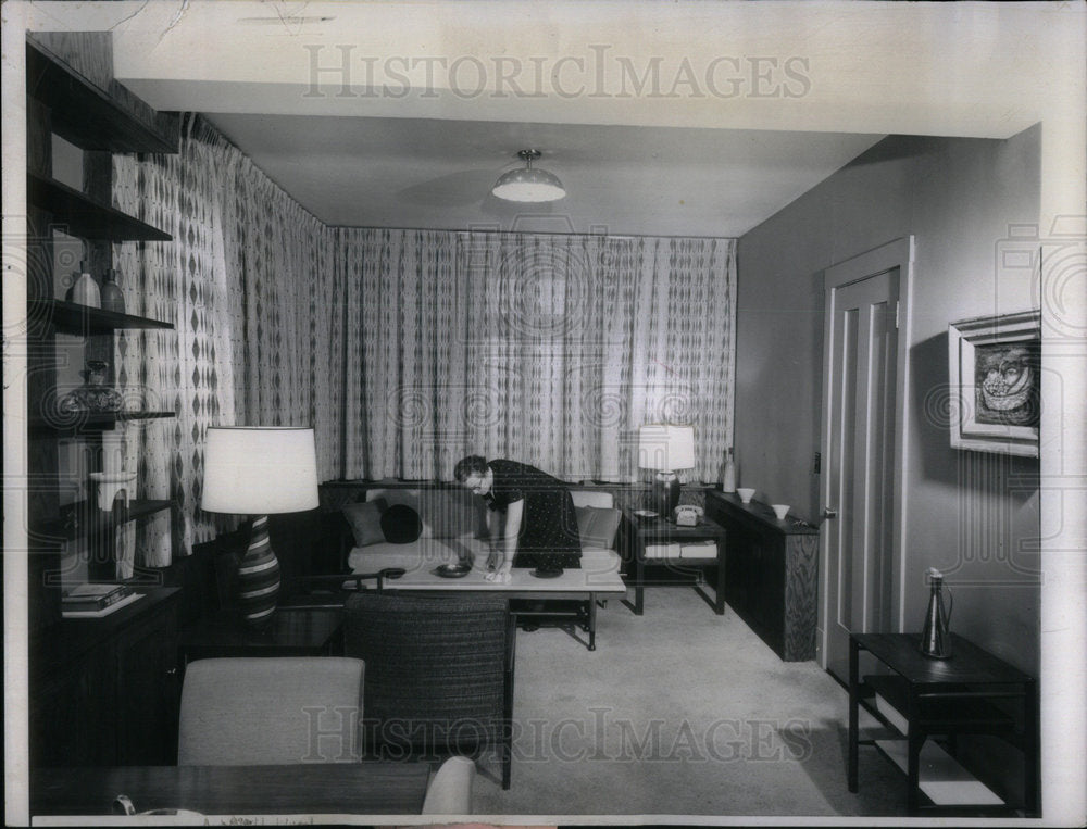 1958 Stock Yard Inn Suite Interior Worker - Historic Images