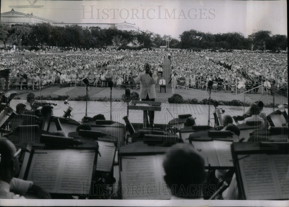 1961 Musicians View Grant Park Concert - Historic Images