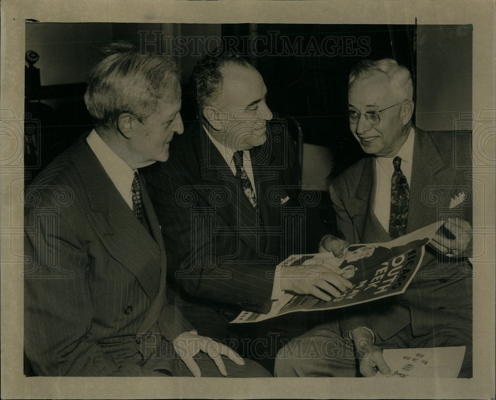 1951 Chicago Men Youth Week Discussion - Historic Images