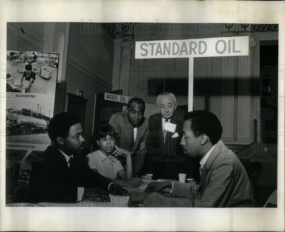 1968 Standard Oil Company free job finding - Historic Images