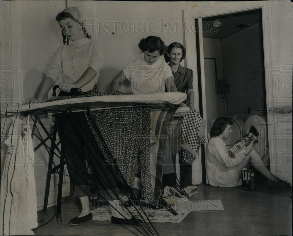 1950 Chicago YMCA Residence Laundry Room - Historic Images