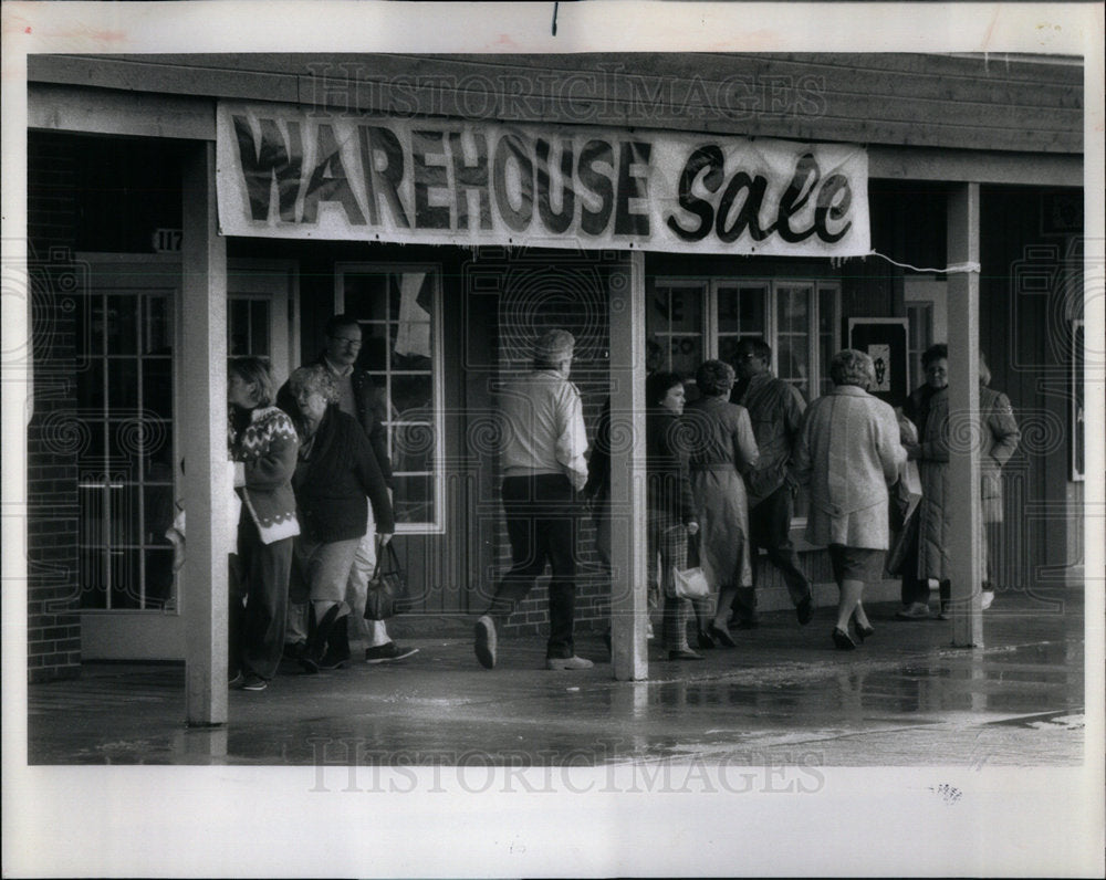 1989 Smart Shoppers Warehouse Lighthouse - Historic Images