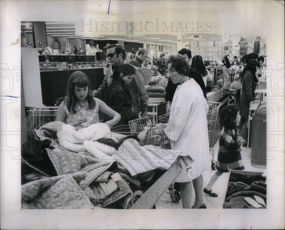 1970 Richard Lemon middle America Shopping - Historic Images