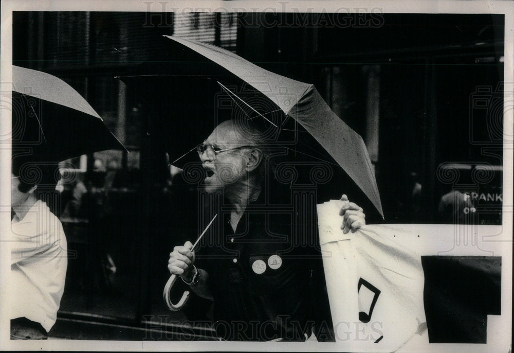 1980 Older Man Protests Draft Post Office - Historic Images