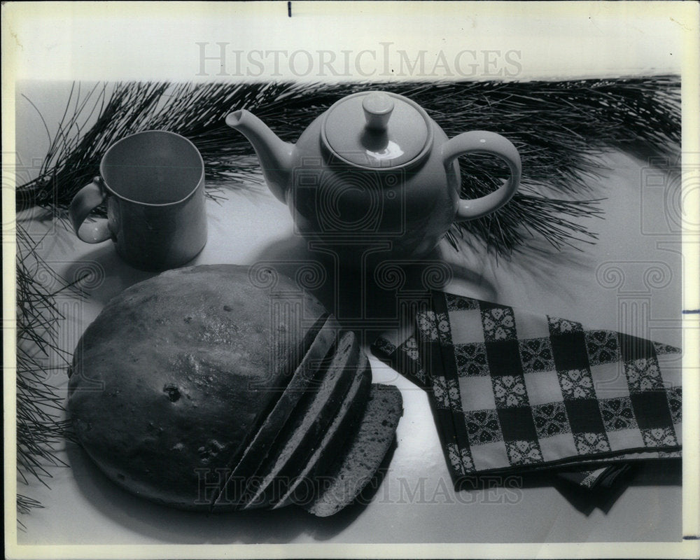 1984 Christopsomo Golden Raisin Christmas - Historic Images