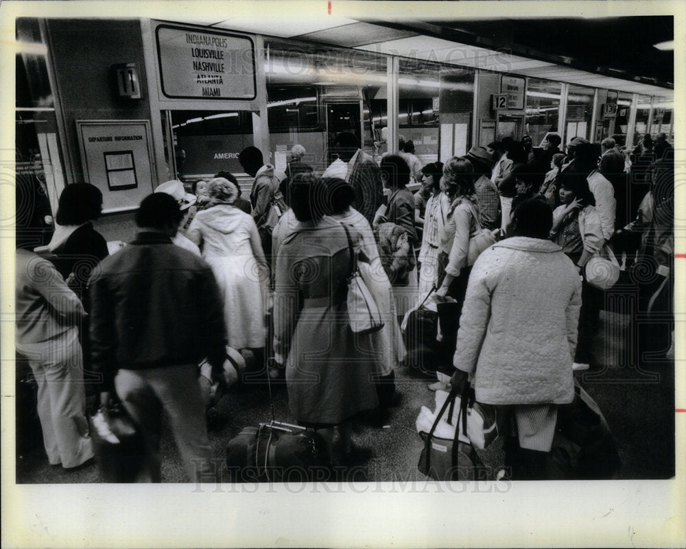 1984 Greyhound Terminal Memorial Day Family - Historic Images