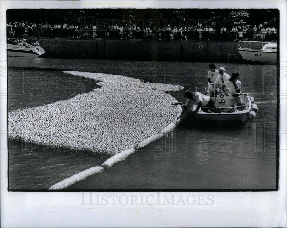 1990 Ducks Michigan ave Bridge water boat - Historic Images