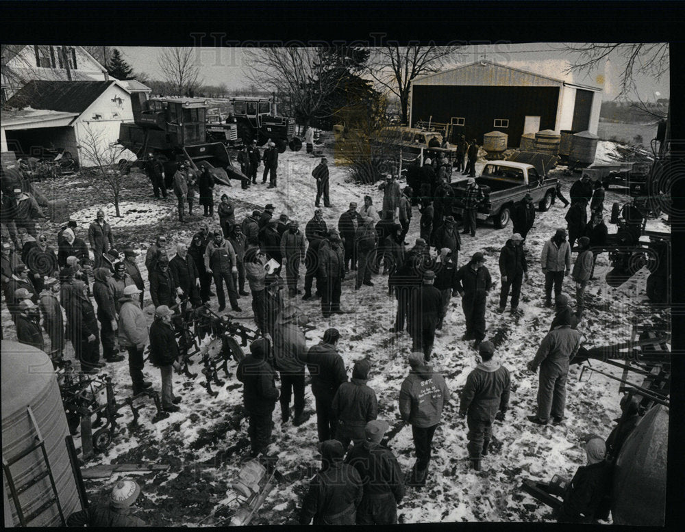 1983 Farmers Starmer Farm Sale - Historic Images