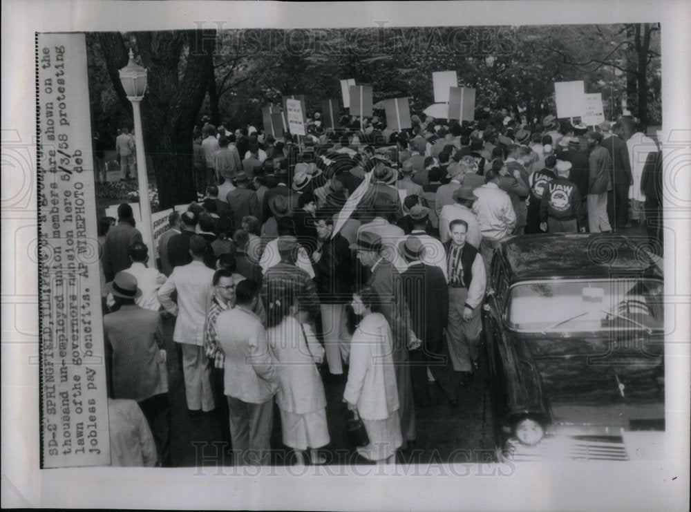 1958 Unemployed Member Union Lawn - Historic Images