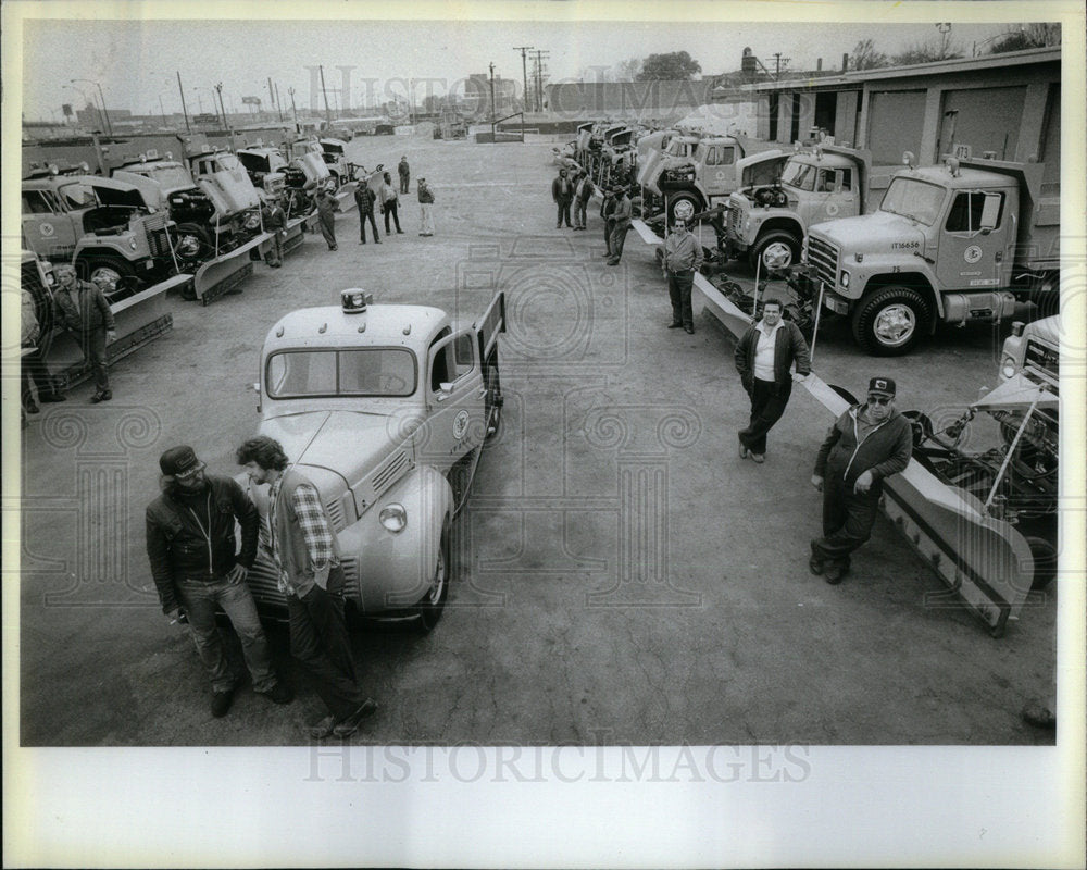 1983 Snow Plows Inspection Eisenhower Yard - Historic Images