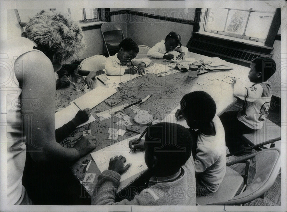 1975 Primary Students YMCA Supervisor - Historic Images