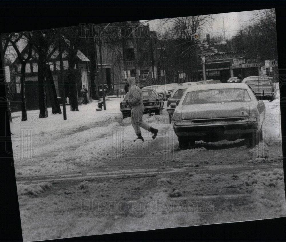 1974 SNOW CHICAGO AREA JOGGER TROTS - Historic Images