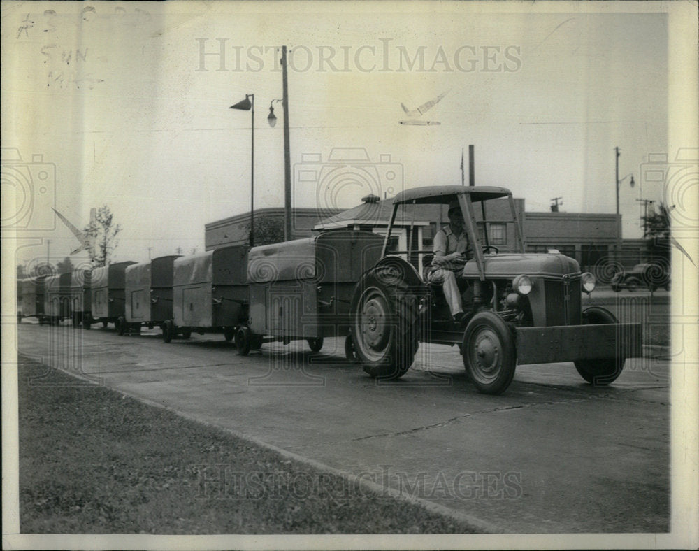 1942 Ford Plant Workmen Man Power Acre Food - Historic Images