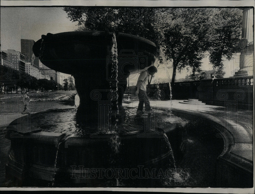 1974 Fountain - Historic Images