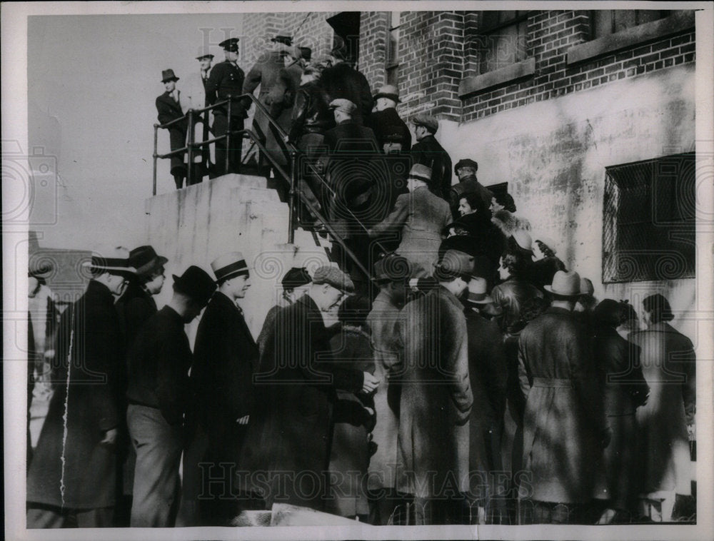 1947 General Motor Canada Employee Strike - Historic Images