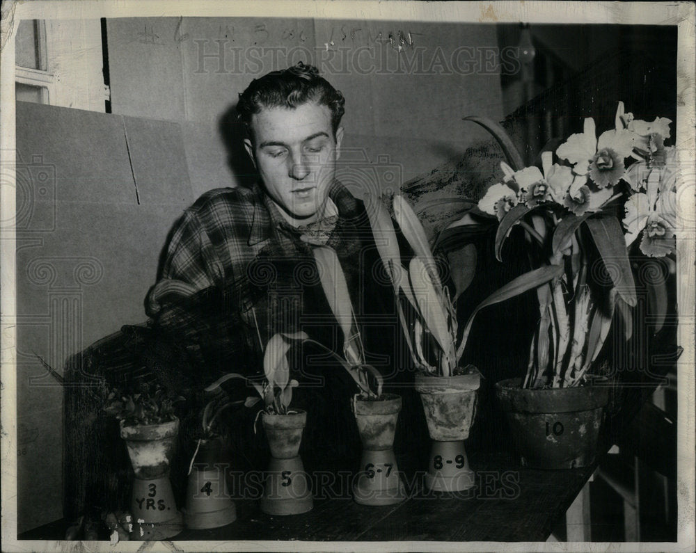 1941 Svend Nielsen Andrew Benson greenhouse - Historic Images