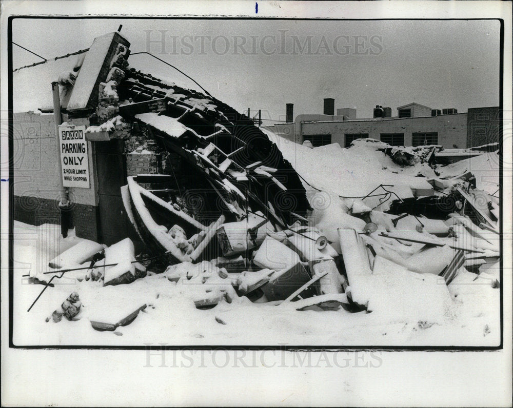 1979 Saturday Saxon Snow Storm Roof Crush - Historic Images