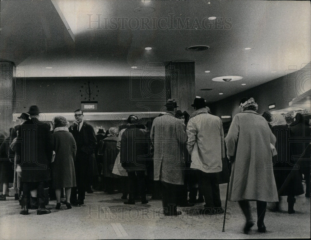 1967 People seeking rooms in Sherman House. - Historic Images