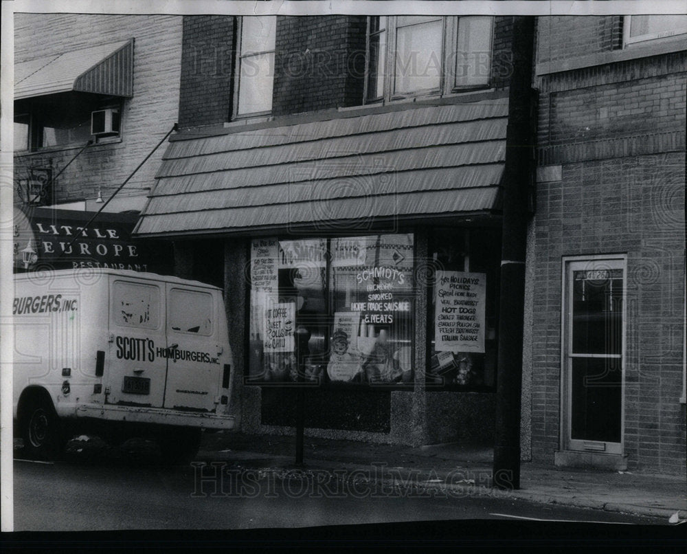 1976 Stolen Welfare check Lincoln meat - Historic Images