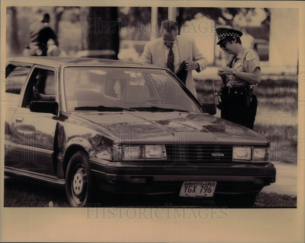 1993 Police exam car involved shoot-out - Historic Images