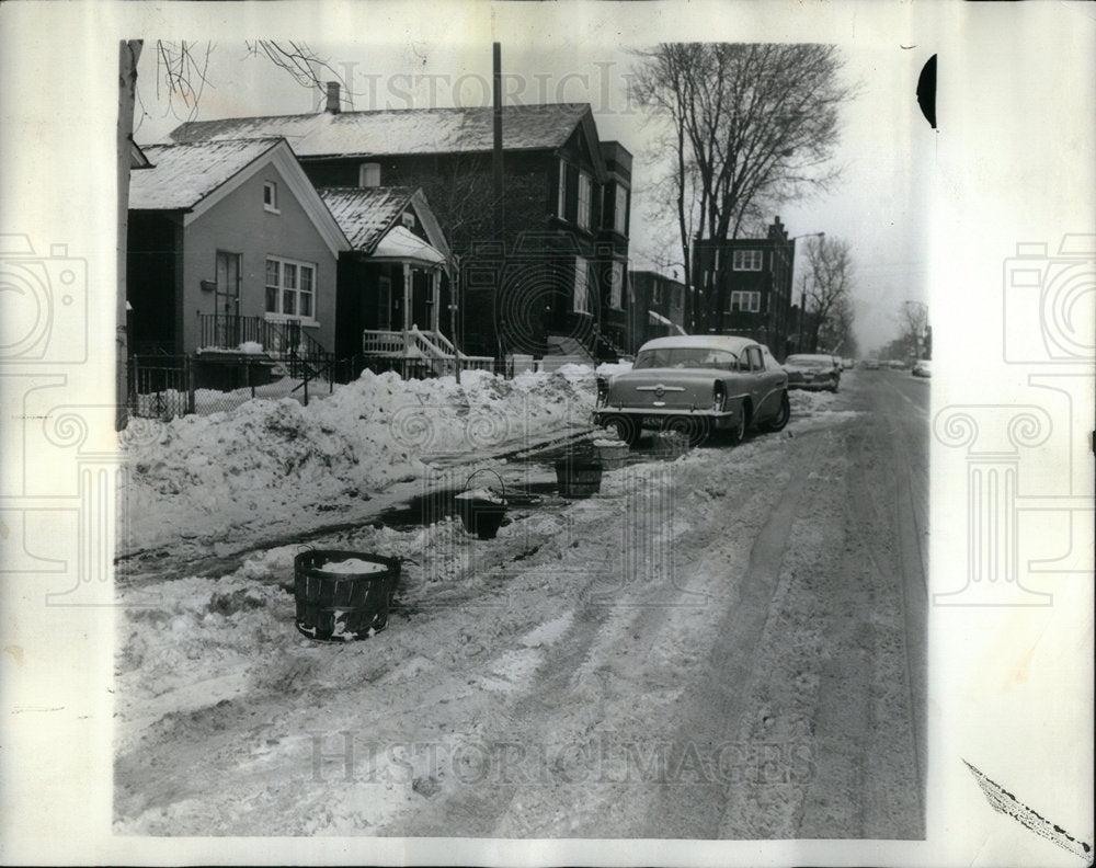 1964  3000 block Emerald cordan bushel - Historic Images