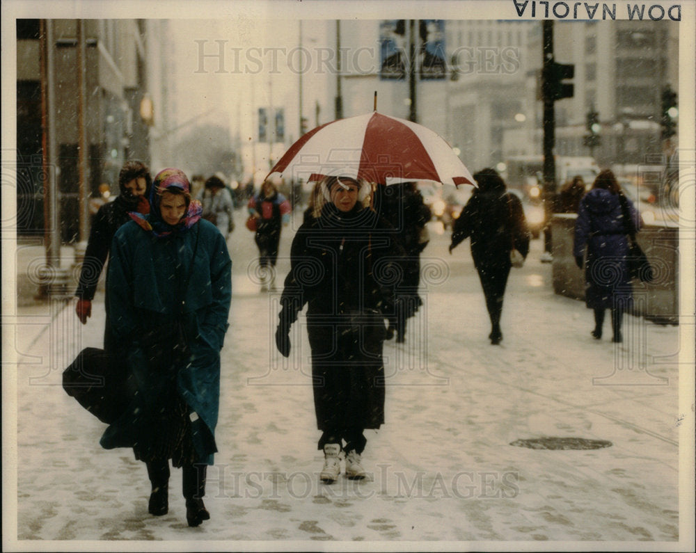 1993 Homebound commuters Michigan Ave Snow - Historic Images