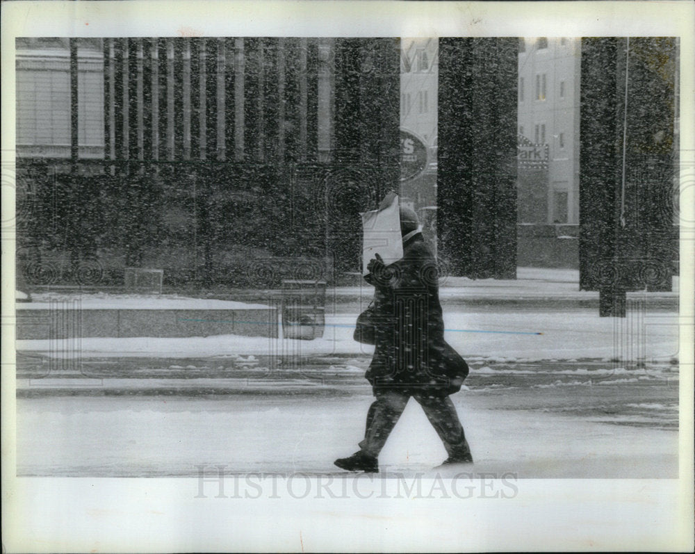 1989 Daley Center Plaza Pedestrian Snow Use - Historic Images