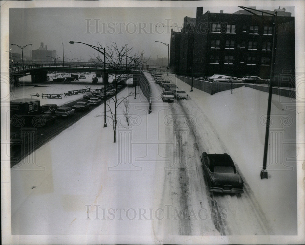 1961 Jackson Blvd ramp cars snow motorist - Historic Images