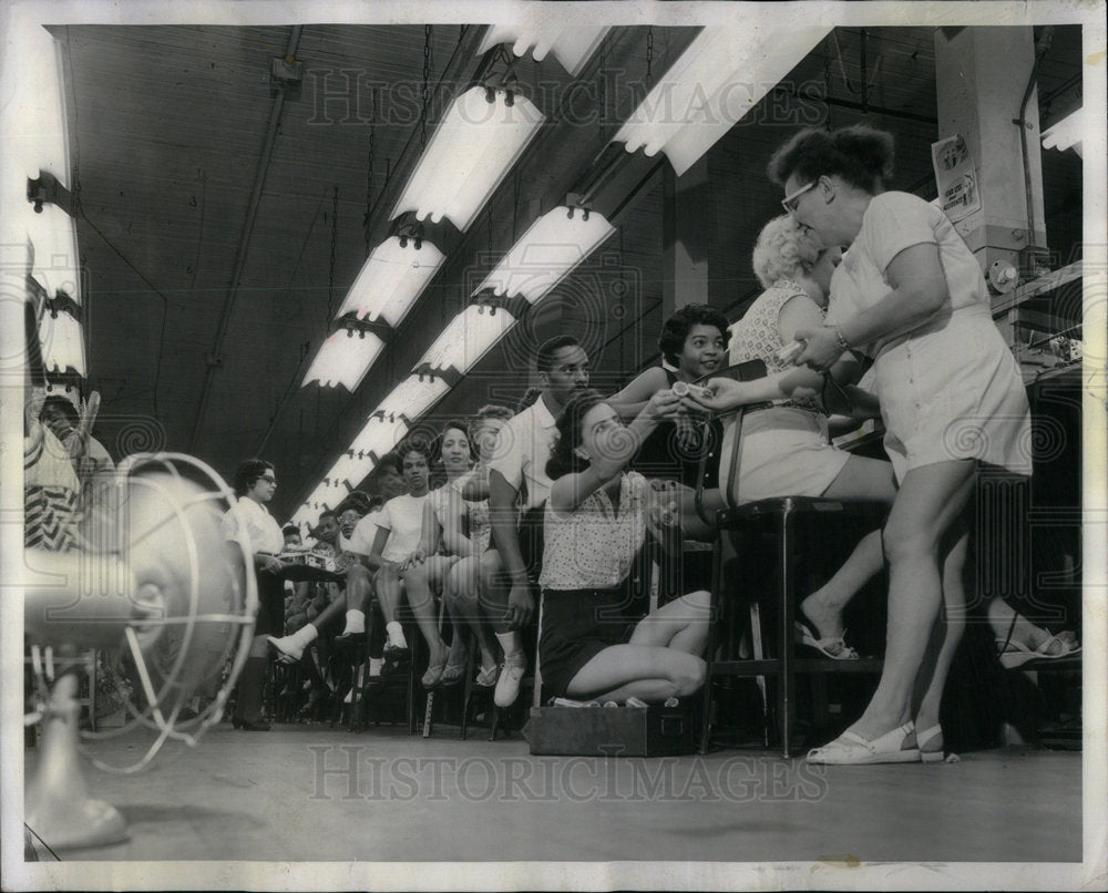 1959 Electrical employees Connie nichols - Historic Images