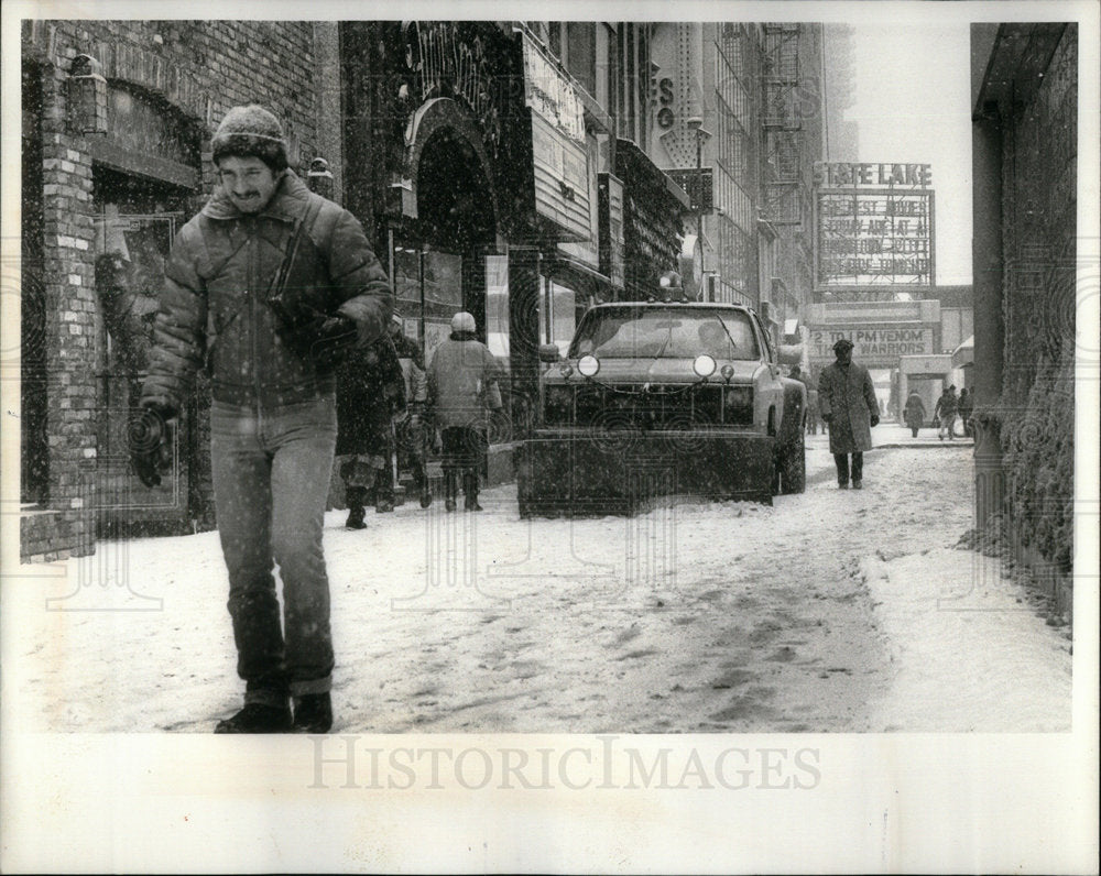 1982 Mall pedestrian snowplow side walk - Historic Images