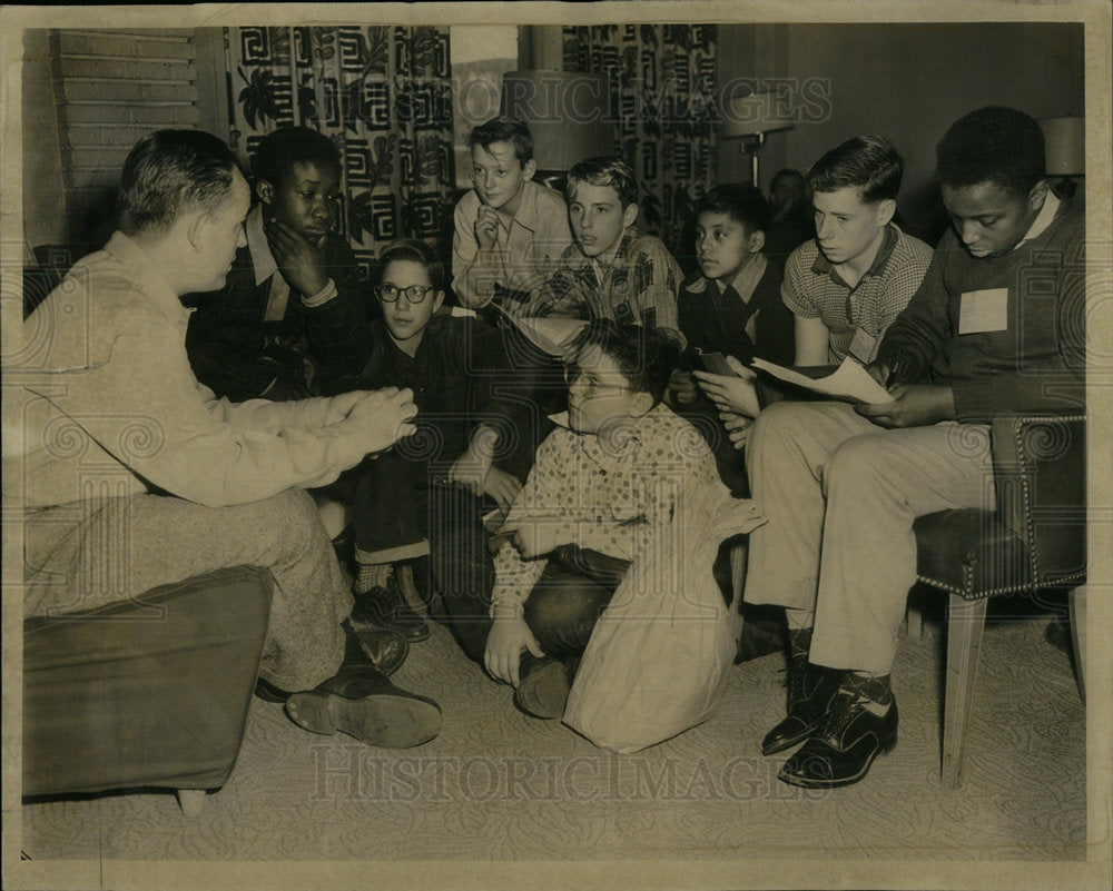 1953 YMCA rally Youngsters discuss homelife - Historic Images