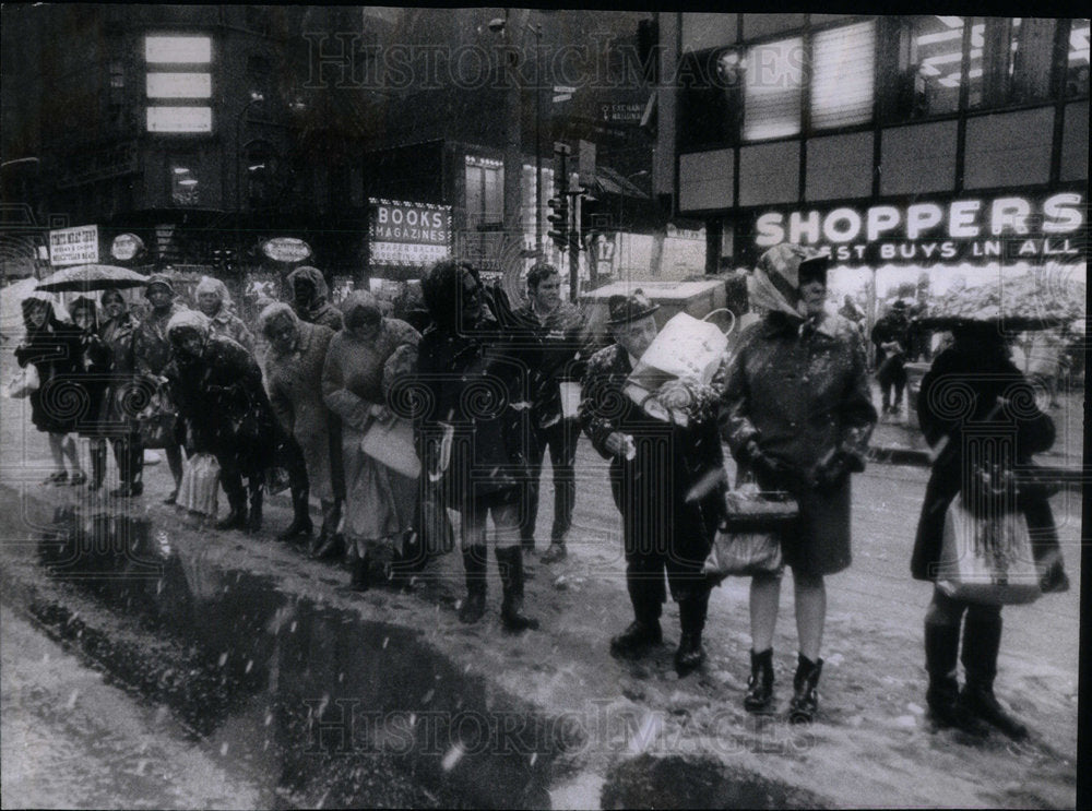 1970 Snowstorms Chicago Area Slow Bus - Historic Images