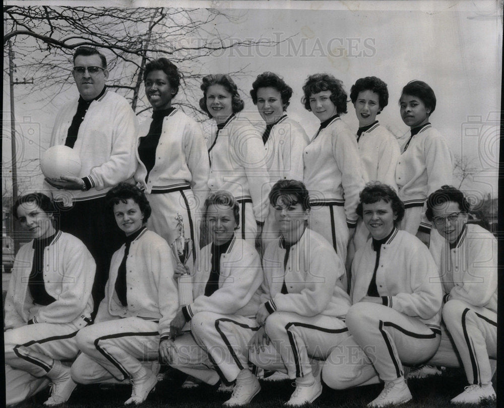 1961 YMCA volleyball champ Verneda Thomas - Historic Images